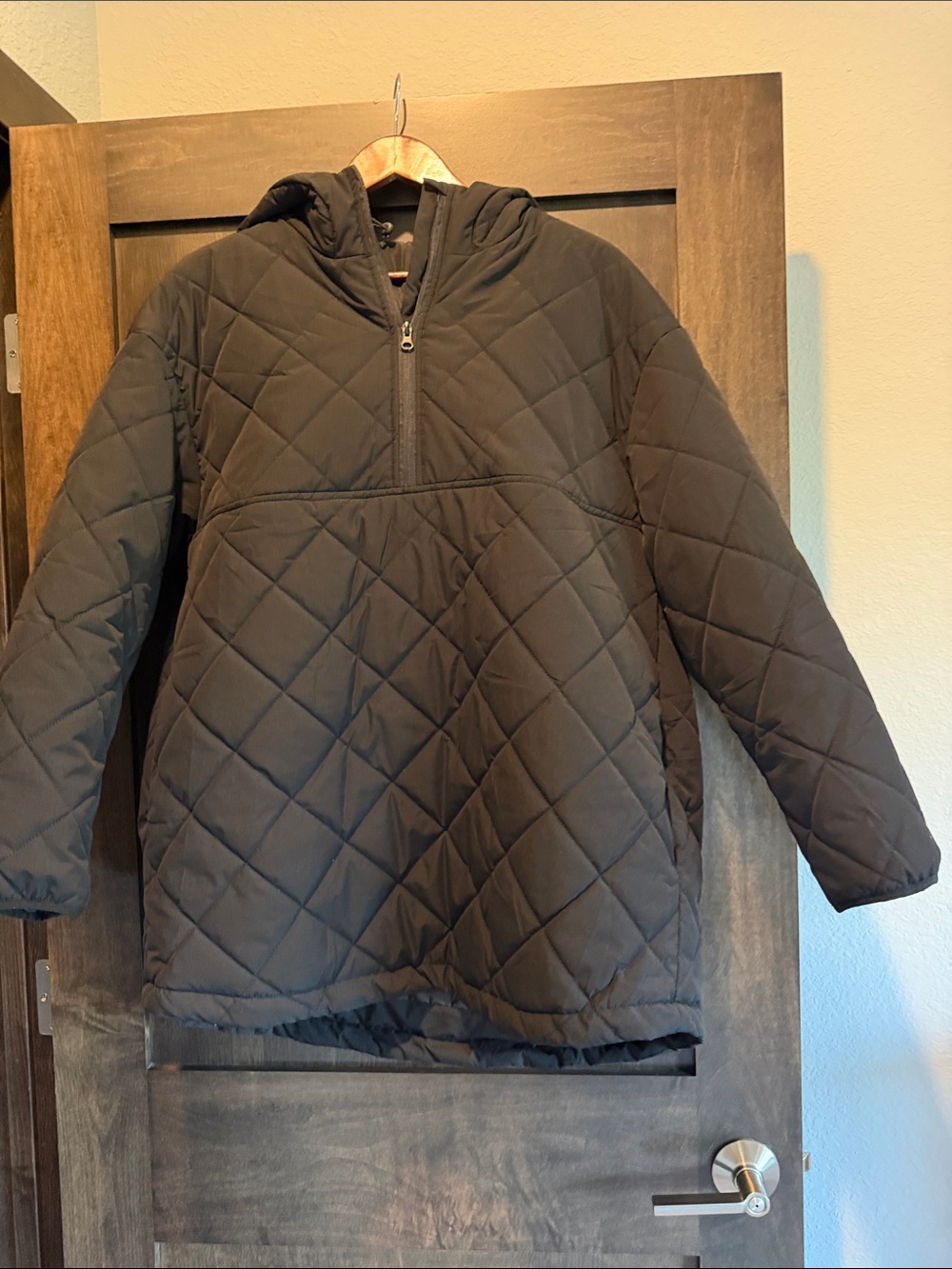 Quilted Hooded Pullover Jacket in Black